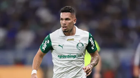 Paulinho jogador do Palmeiras durante partida contra o Cruzeiro no estadio Mineirao pelo campeonato Brasileiro A 2025. Foto: Gilson Lobo/AGIF