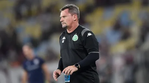 Fabio Matias tecnico do Chapecoense durante partida contra o Fluminense no estadio Maracana pelo campeonato Brasileiro A 2026. Foto: Thiago Ribeiro/AGIF