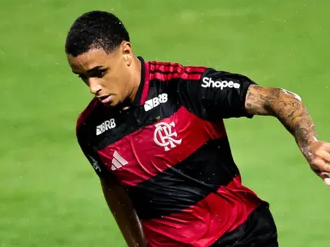 Flamengo barra Ryan Roberto por impasse