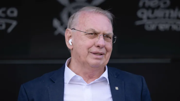 Stábile atualizou as negociações para renovar com Depay no Corinthians.