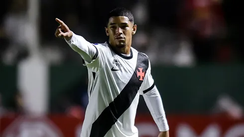 Riquelme Avellar, lateral-esquerdo do Vasco. Foto: Marcelo Endelli/Getty Images