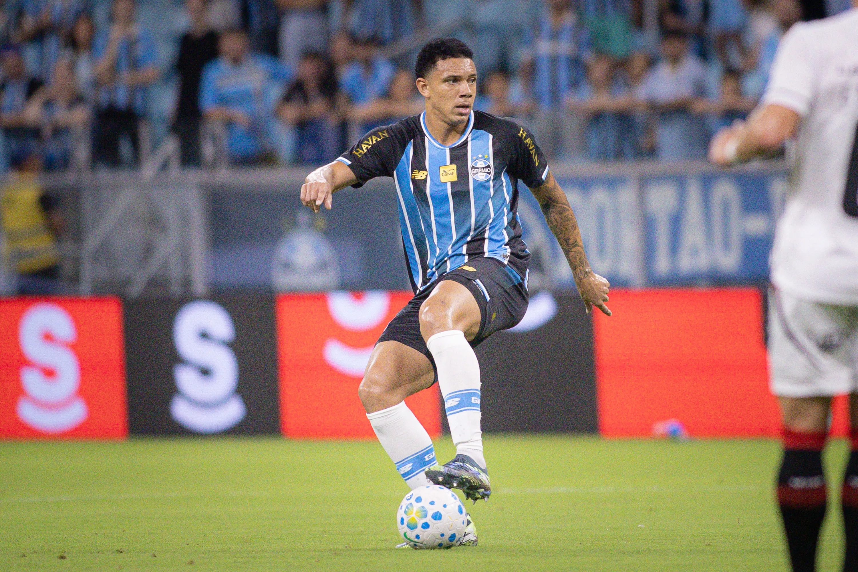 Viery jogador do Gremio durante partida contra o Vitoria no estadio Arena do Gremio pelo campeonato Brasileiro A 2026. Foto: Maxi Franzoi/AGIF