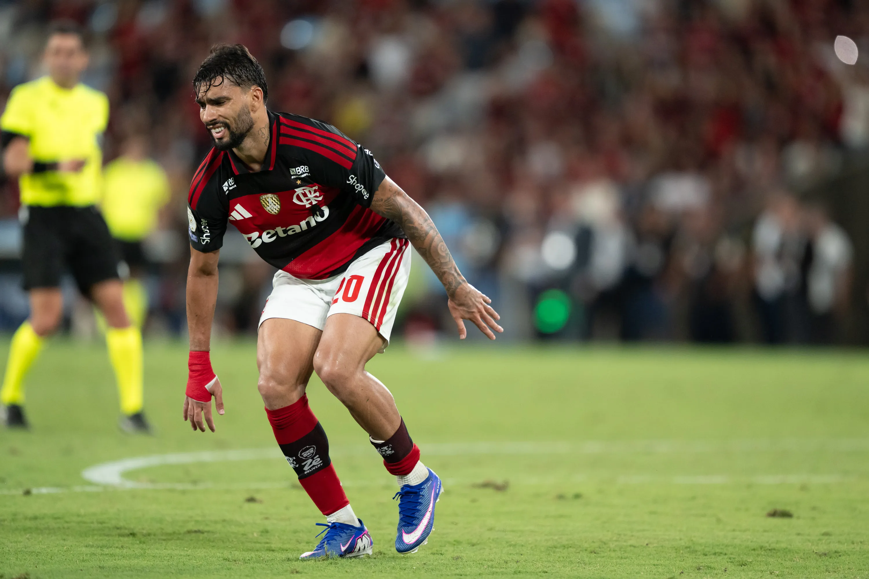 Lucas Paqueta jogador do Flamengo durante partida contra o Bahia no estadio Maracana pelo campeonato Brasileiro A 2026. Foto: Jorge Rodrigues/AGIF
