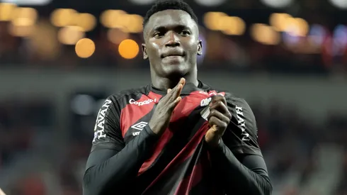 Viveros jogador do Athletico-PR comemora seu gol durante partida contra o Vitoria no estadio Arena da Baixada pelo campeonato Brasileiro A 2026. Foto: Paulo De Tarso/AGIF