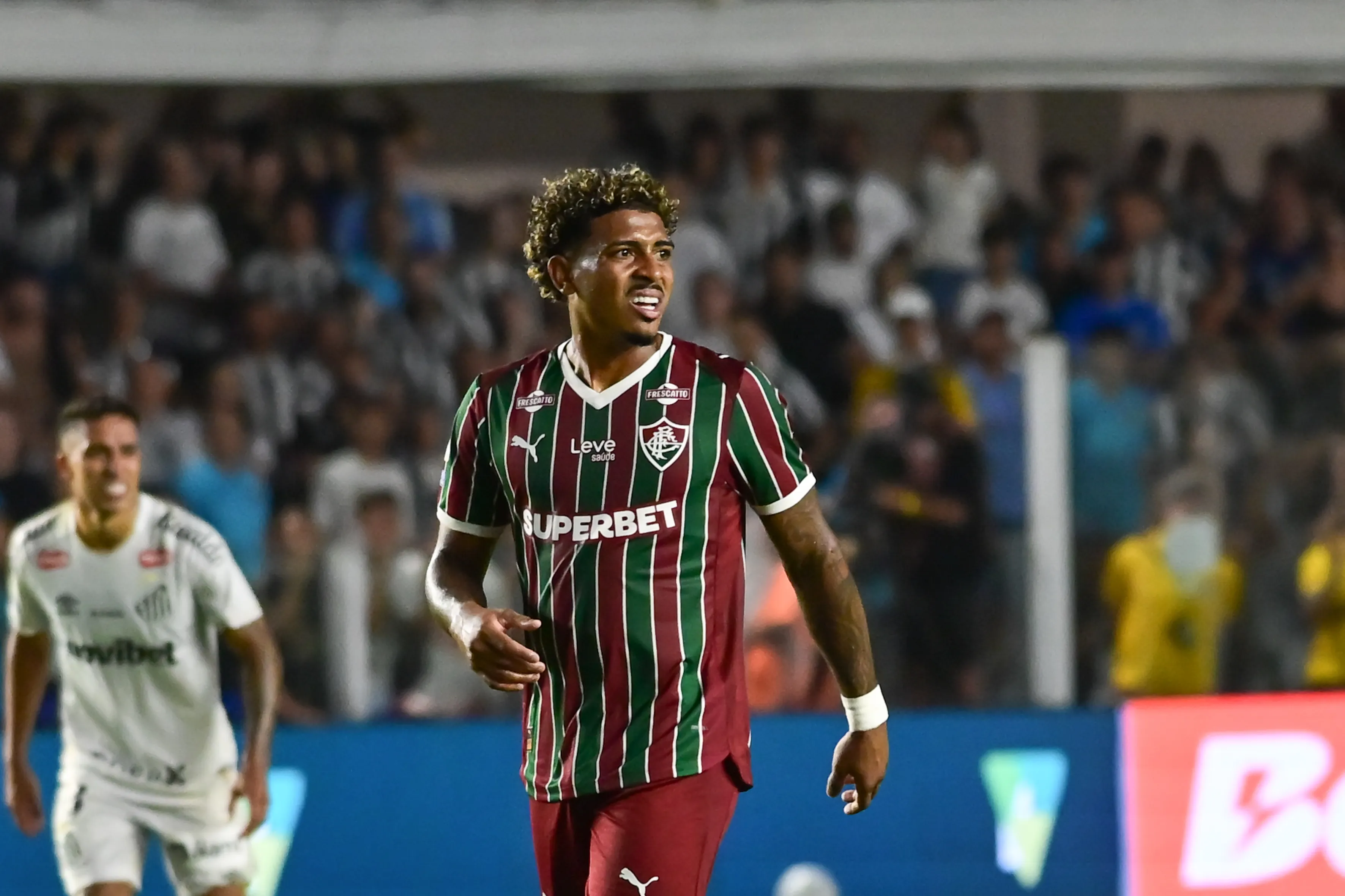 SP – SANTOS – 19/04/2026 – BRASILEIRO A 2026, SANTOS X FLUMINENSE – John Kennedy jogador do Fluminense durante partida contra o Santos no estadio Vila Belmiro pelo campeonato Brasileiro A 2026. Foto: Jota Erre/AGIF