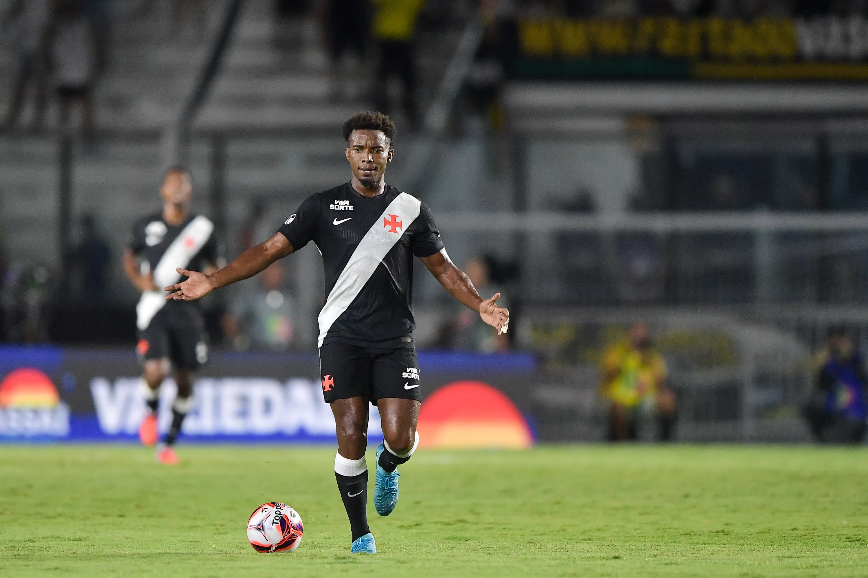 Thiago Mendes atuando no Vasco – Foto: Thiago Ribeiro/AGIF
