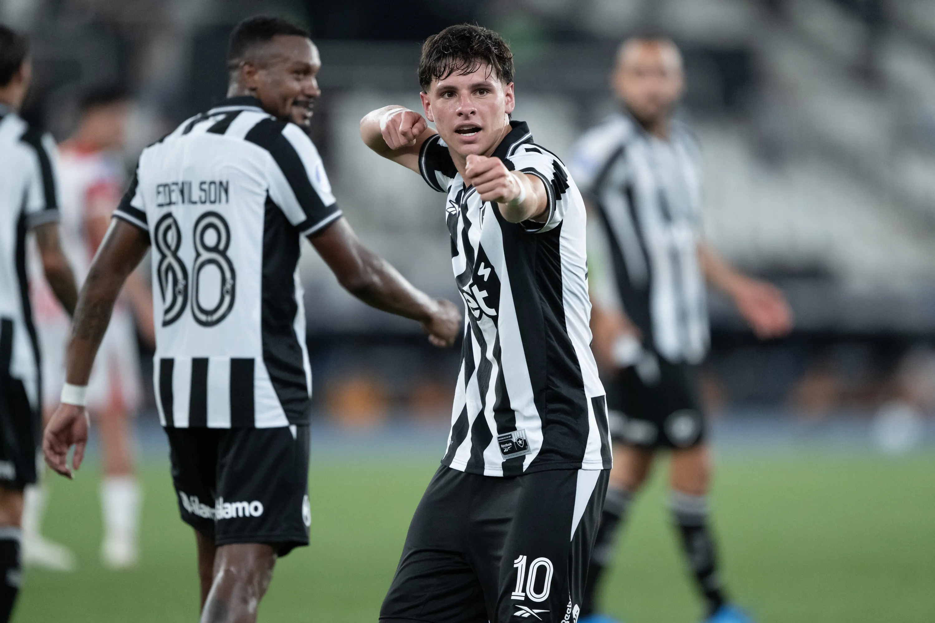 Montoro jogador do Botafogo comemora seu gol durante partida contra o Independiente Petrolero no estadio Engenhao pelo campeonato Copa Sul-Americana 2026. Foto: Jorge Rodrigues/AGIF