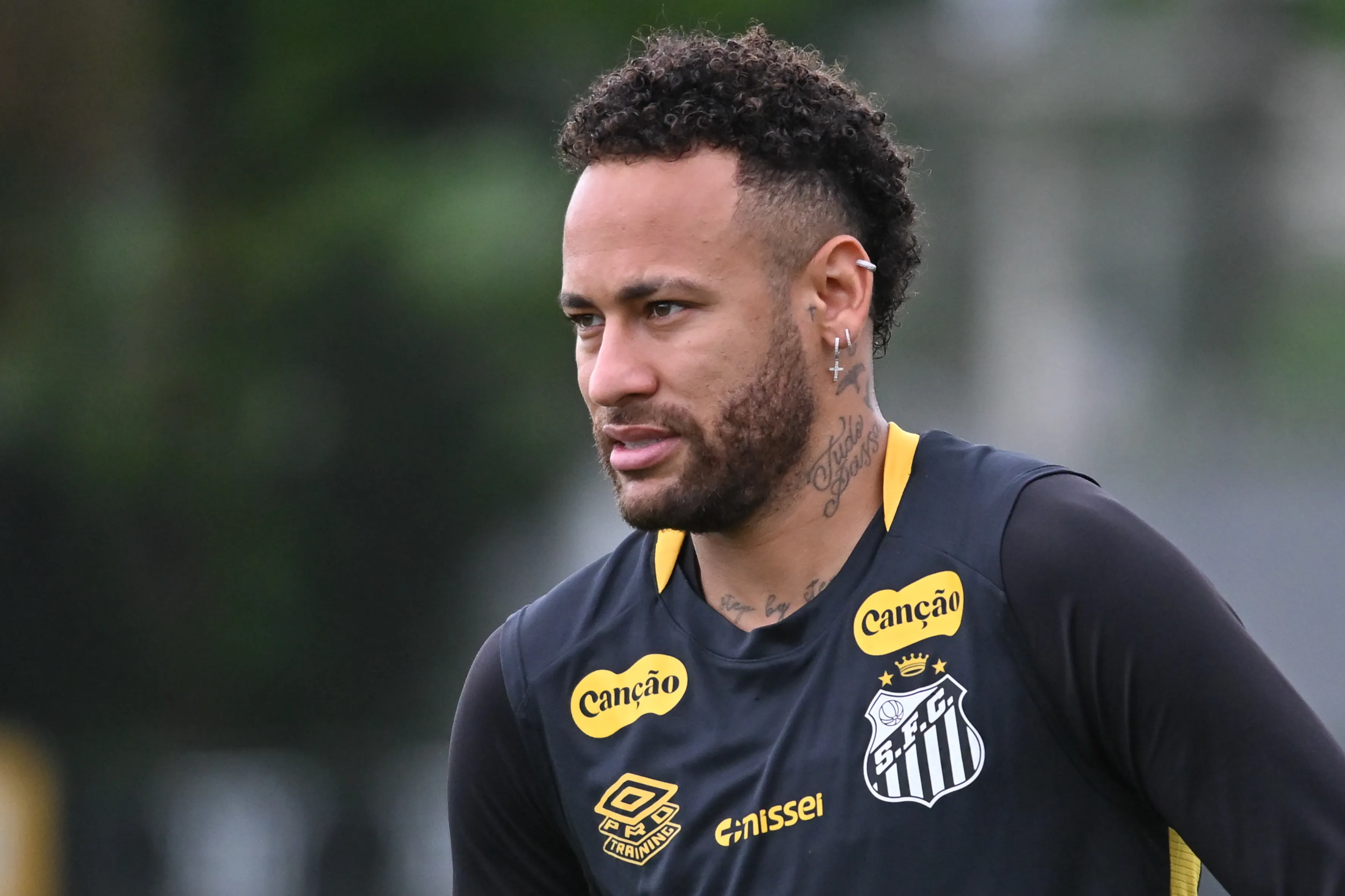 Neymar durante treino do Santos no Centro de Treinamento CT Rei Pele – Foto: Jota Erre/AGIF.