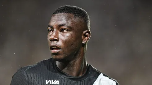 Hinestroza perde espaço no Vasco e problema de adaptação é exposto