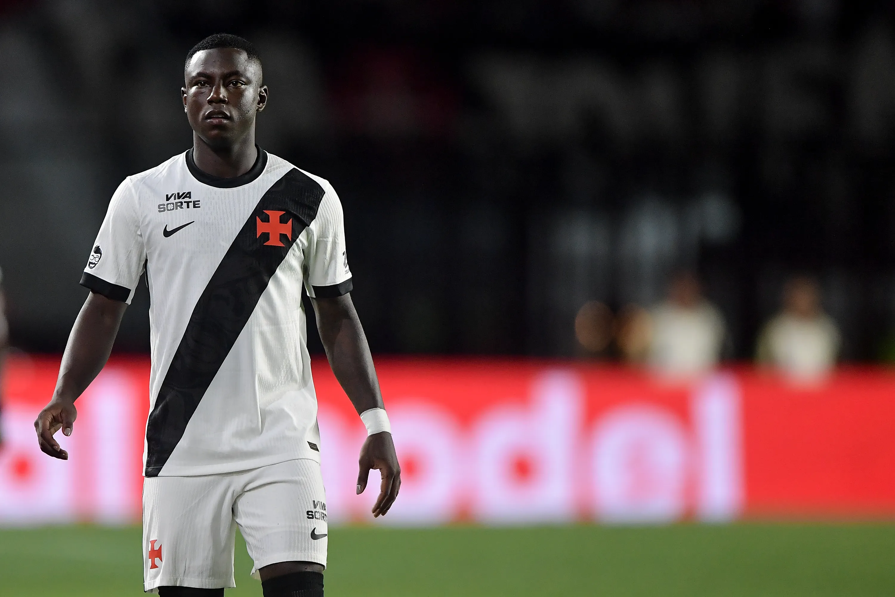 Marino Hinestroza jogador do Vasco durante partida contra o Madureira no estadio Sao Januario pelo campeonato Carioca 2026. Foto: Thiago Ribeiro/AGIF