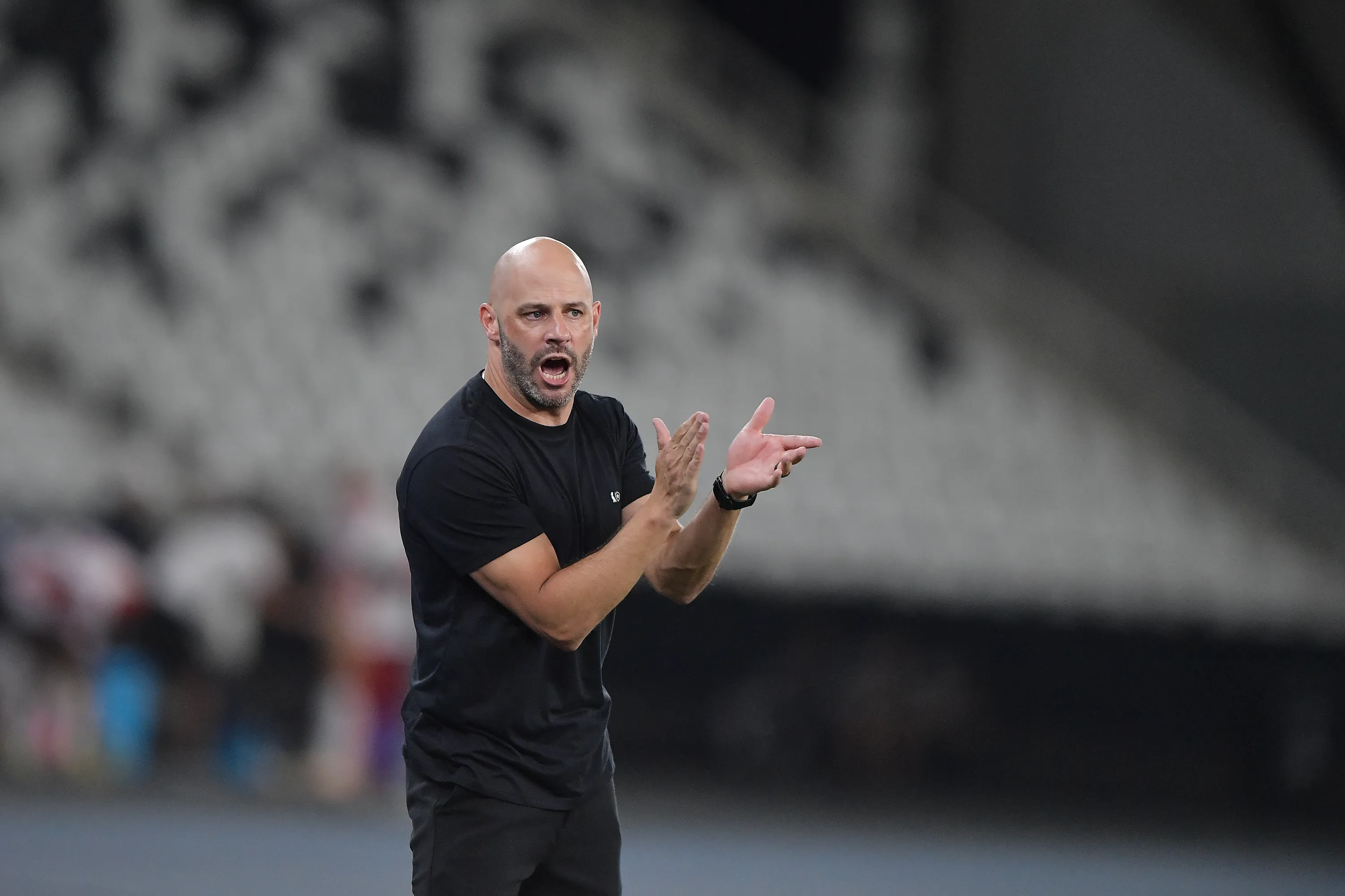 Franclim Carvalho tecnico do Botafogo durante partida contra o Independiente Petrolero no estadio Engenhao pelo campeonato Copa Sul-Americana 2026. Foto: Thiago Ribeiro/AGIF