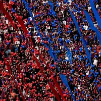 Torcedor do San Lorenzo faz gestos racistas a torcida do Santos