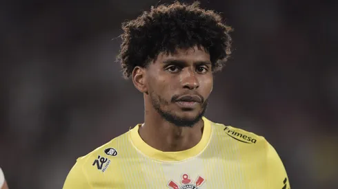 Hugo Souza em campo pelo Corinthians. Foto: Thiago Ribeiro/AGIF