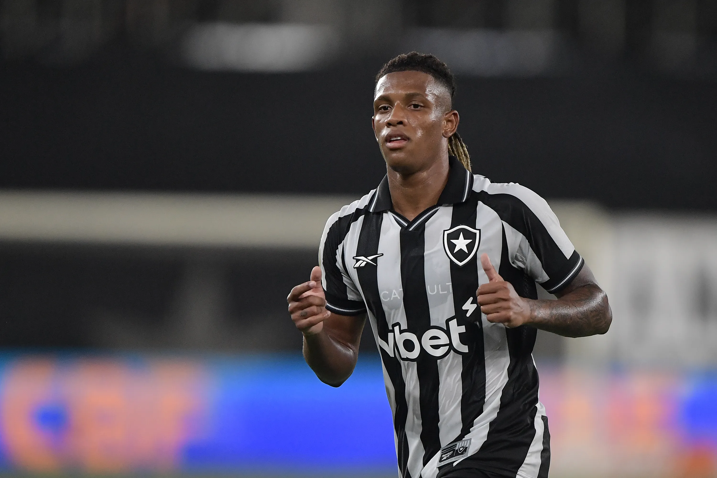 Danilo jogador do Botafogo durante partida contra o Chapecoense no estadio Engenhao pelo campeonato Copa Do Brasil 2026. Foto: Thiago Ribeiro/AGIF