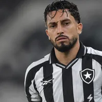 Telles se irrita com pergunta sobre crise no Botafogo