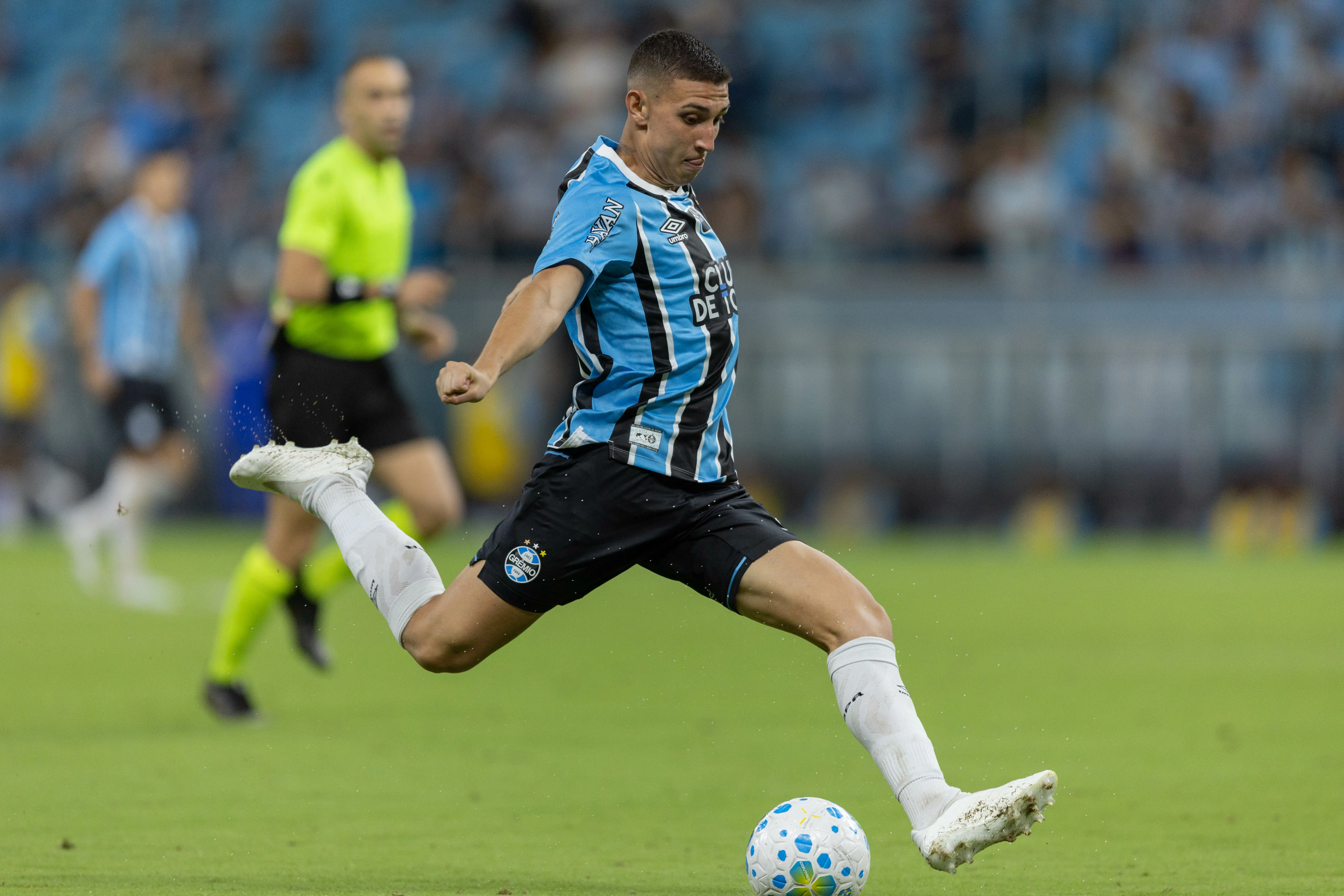 Miguel Monsalve jogador do Gremio durante partida contra o Bragantino no estadio Arena do Gremio pelo campeonato Brasileiro A 2026. Foto: Liamara Polli/AGIF