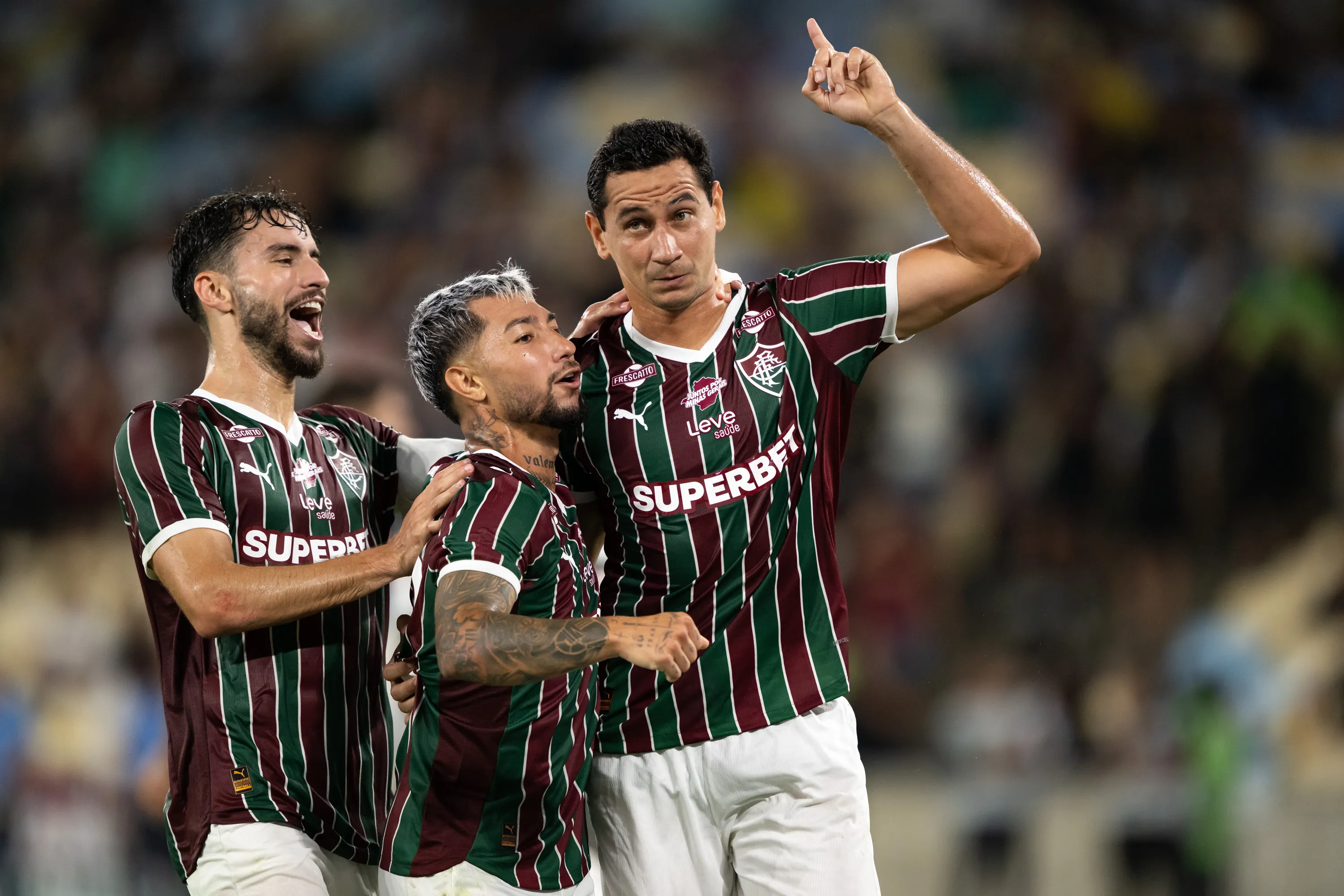Paulo Henrique Ganso jogador do Fluminense comemora seu gol com jogadores do seu time durante partida contra o Vasco no estadio Maracana pelo campeonato Carioca 2026. Foto: Jorge Rodrigues/AGIF