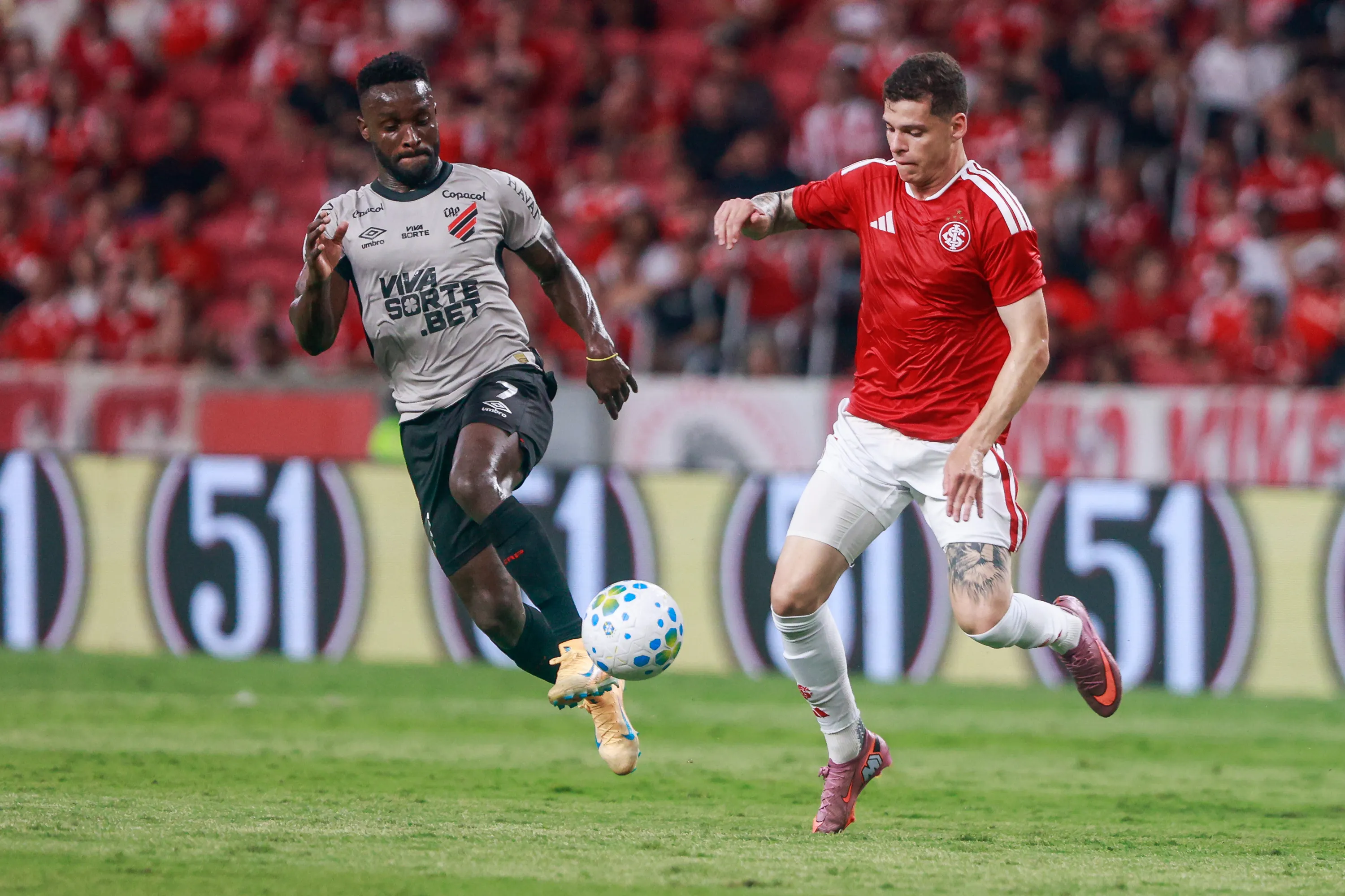 Ronaldo jogador do Internacional durante partida contra o Athletico-PR no estadio Beira-Rio pelo campeonato Brasileiro A 2026. Foto: Luiz Erbes/AGIF