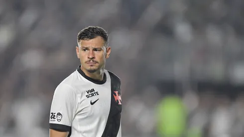 RJ – RIO DE JANEIRO – 12/03/2026 – BRASILEIRO A 2025, VASCO X PALMEIRAS – Hugo Moura jogador do Vasco durante partida contra o Palmeiras no estadio Sao Januario pelo campeonato [COMPETICAO]. Foto: Thiago Ribeiro/AGIF