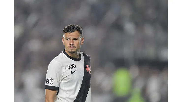 RJ - RIO DE JANEIRO - 12/03/2026 - BRASILEIRO A 2025, VASCO X PALMEIRAS - Hugo Moura jogador do Vasco durante partida contra o Palmeiras no estadio Sao Januario pelo campeonato [COMPETICAO]. Foto: Thiago Ribeiro/AGIF