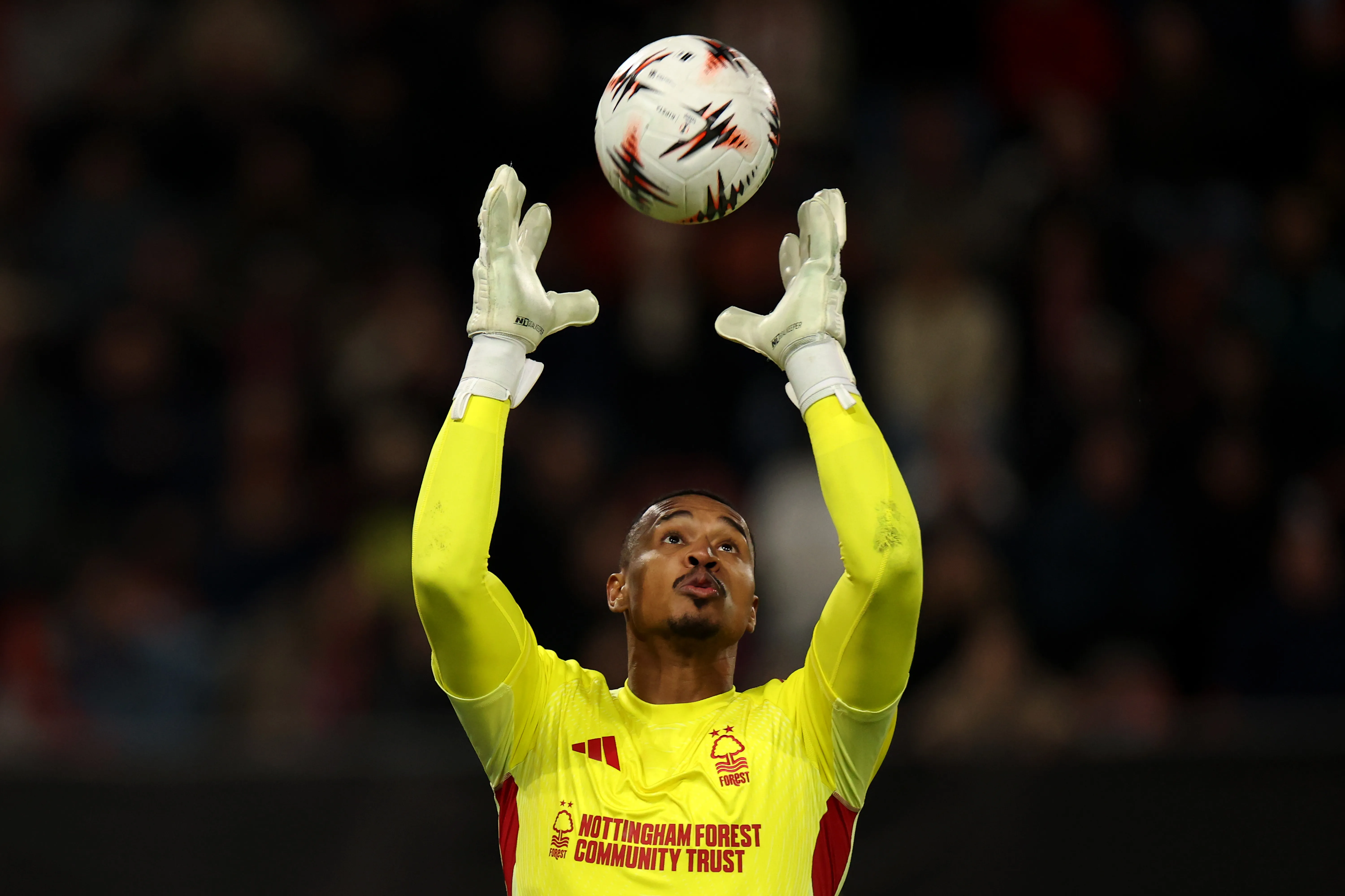 John atuando no Nottingham Forest – (Photo by Dean Mouhtaropoulos/Getty Images)
