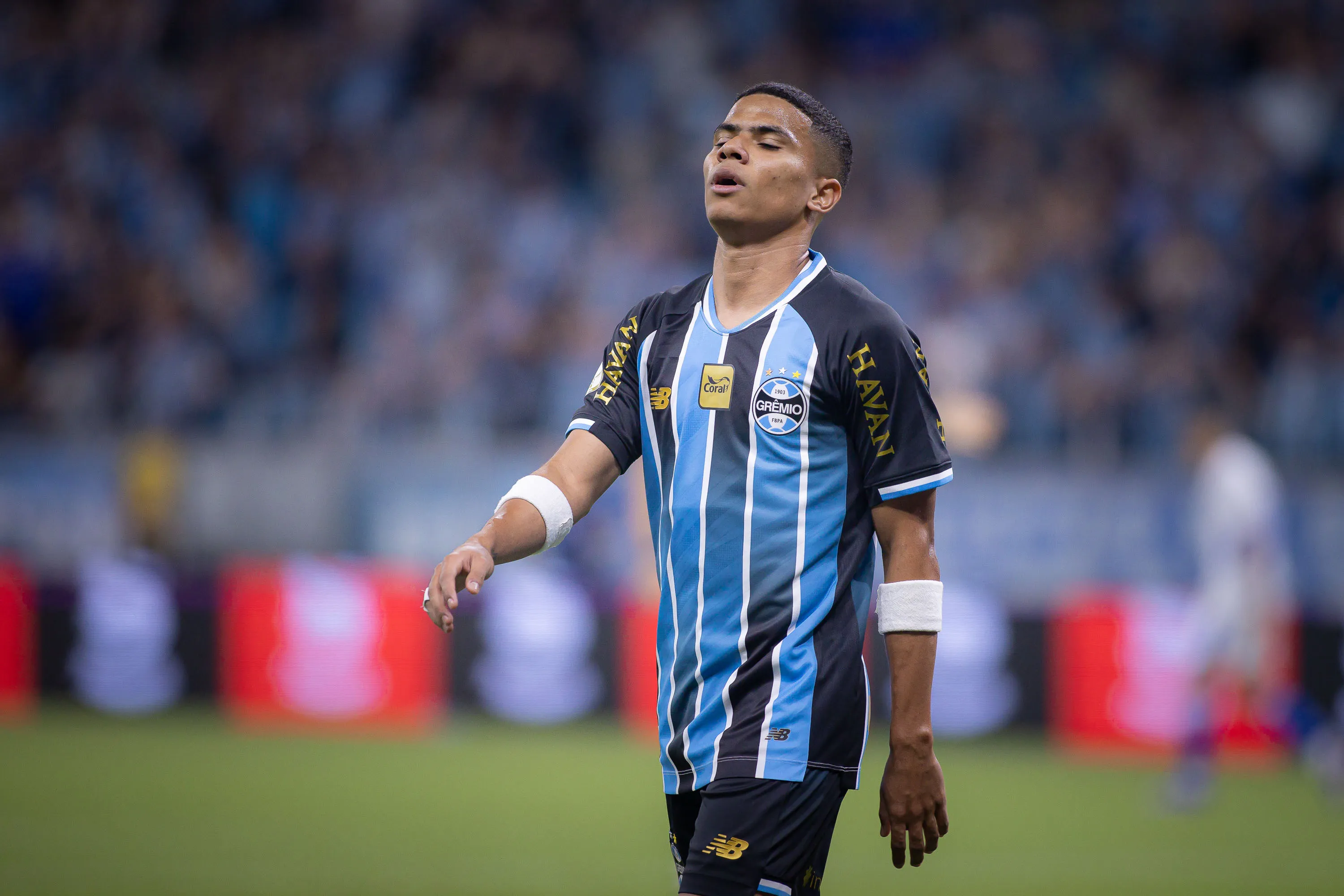 Jose Enamorado jogador do Gremio lamenta durante partida contra o Confianca no estadio Arena do Gremio pelo campeonato Copa Do Brasil 2026. Foto: Maxi Franzoi/AGIF