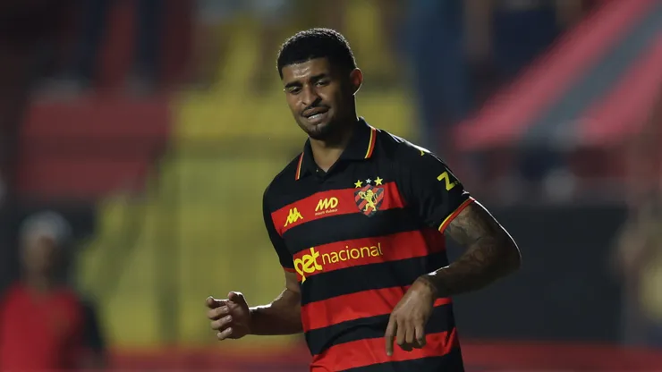Edson Lucas jogador do Sport durante a partida contra o Retro no estadio da Ilha do Retiro pela Copa do Nordeste 2026. Foto: Marlon Costa/AGIF