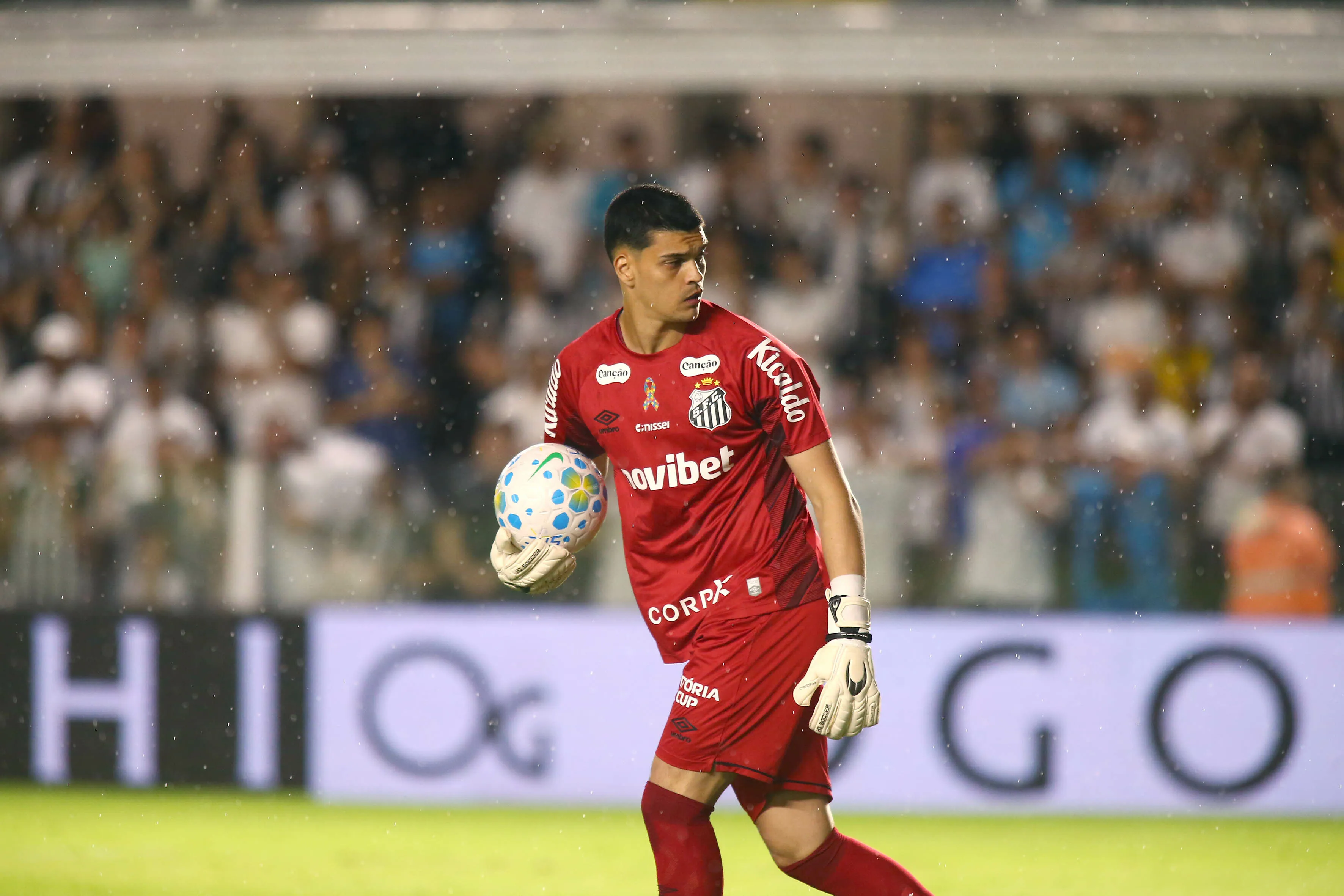 Gabriel Brazão, goleiro do Santos, durante partida contra o Remo – Foto: Mauricio De Souza/AGIF