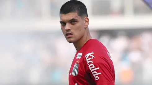SP – SANTOS – 15/03/2026 – BRASILEIRO A 2026, SANTOS X CORINTHIANS – GABRIEL BRAZAO goleiro do Santos durante partida contra o Corinthians no estadio Vila Belmiro pelo campeonato Brasileiro A 2026. Foto: Mauricio De Souza/AGIF