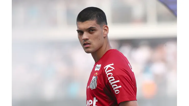 SP - SANTOS - 15/03/2026 - BRASILEIRO A 2026, SANTOS X CORINTHIANS - GABRIEL BRAZAO goleiro do Santos durante partida contra o Corinthians no estadio Vila Belmiro pelo campeonato Brasileiro A 2026. Foto: Mauricio De Souza/AGIF