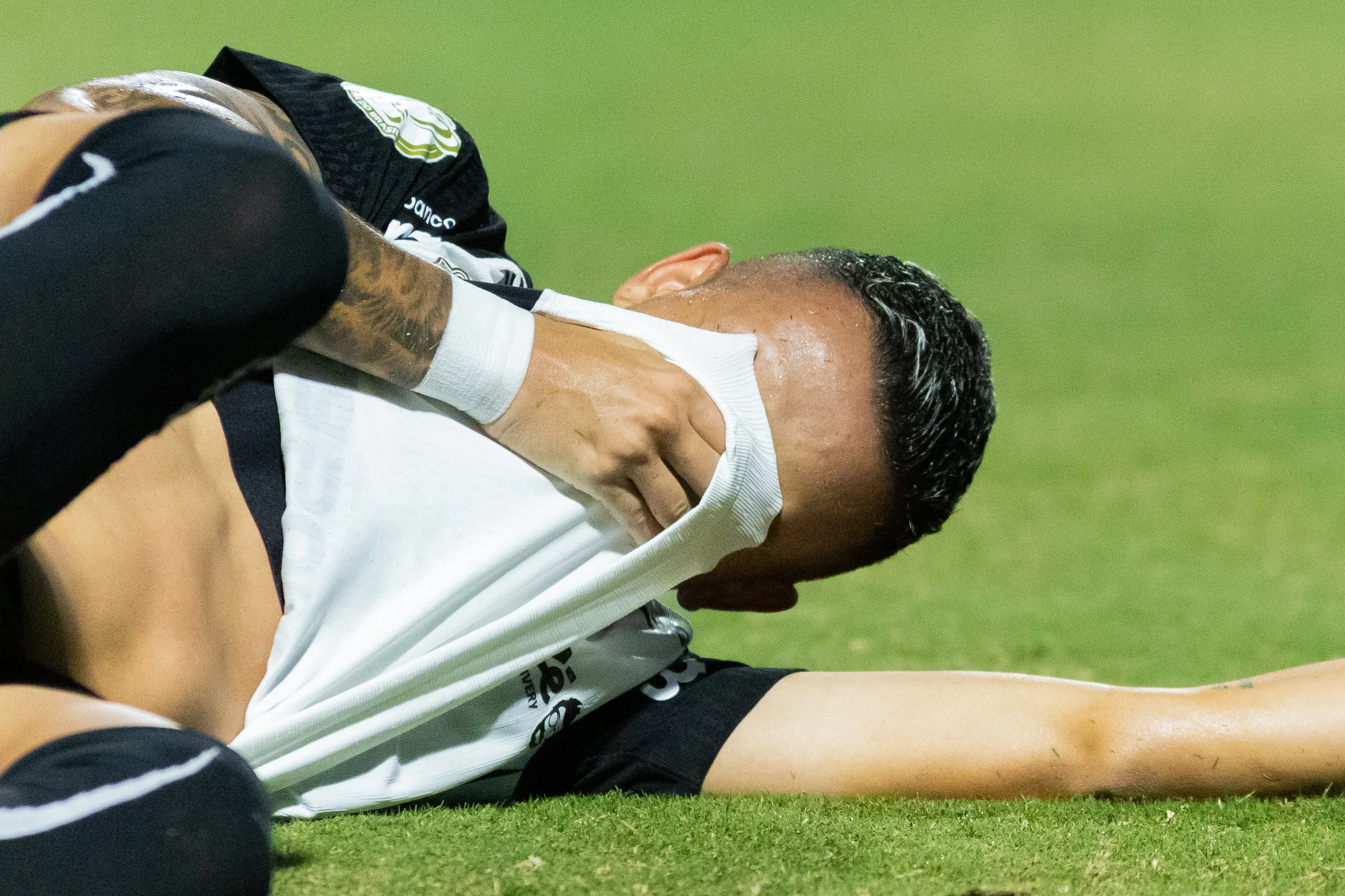 SC – FLORIANOPOLIS – 21/04/2026 – COPA DO BRASIL 2026, BARRA X CORINTHIANS – KAYKE jogador do Corinthians lamenta durante partida contra o Barra no estadio Ressacada pelo campeonato Copa Do Brasil 2026. Foto: Thiago Vasconcelos Dos Santos/AGIF