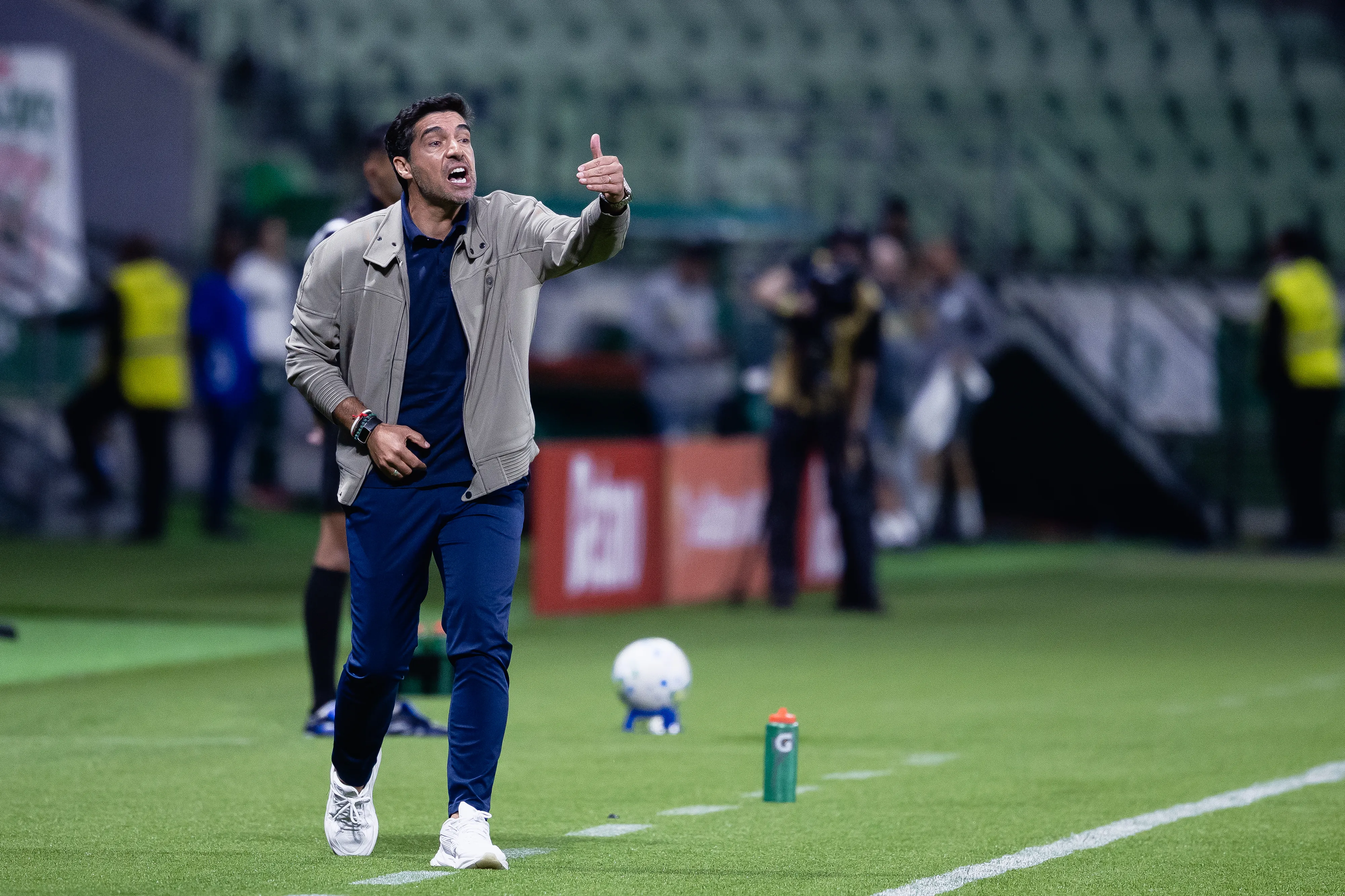 Abel Ferreira comandando o Palmeiras . Foto: Ettore Chiereguini/AGIF