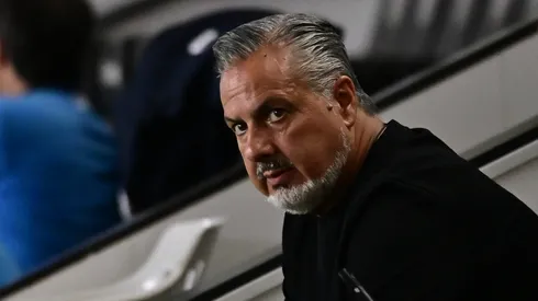 José Fernando Rodrigues Boto, diretor de futebol do Flamengo durante partida contra o São Paulo no estádio Vila Belmiro pelo campeonato Brasileiro A 2025. Foto: Jota Erre/AGIF
