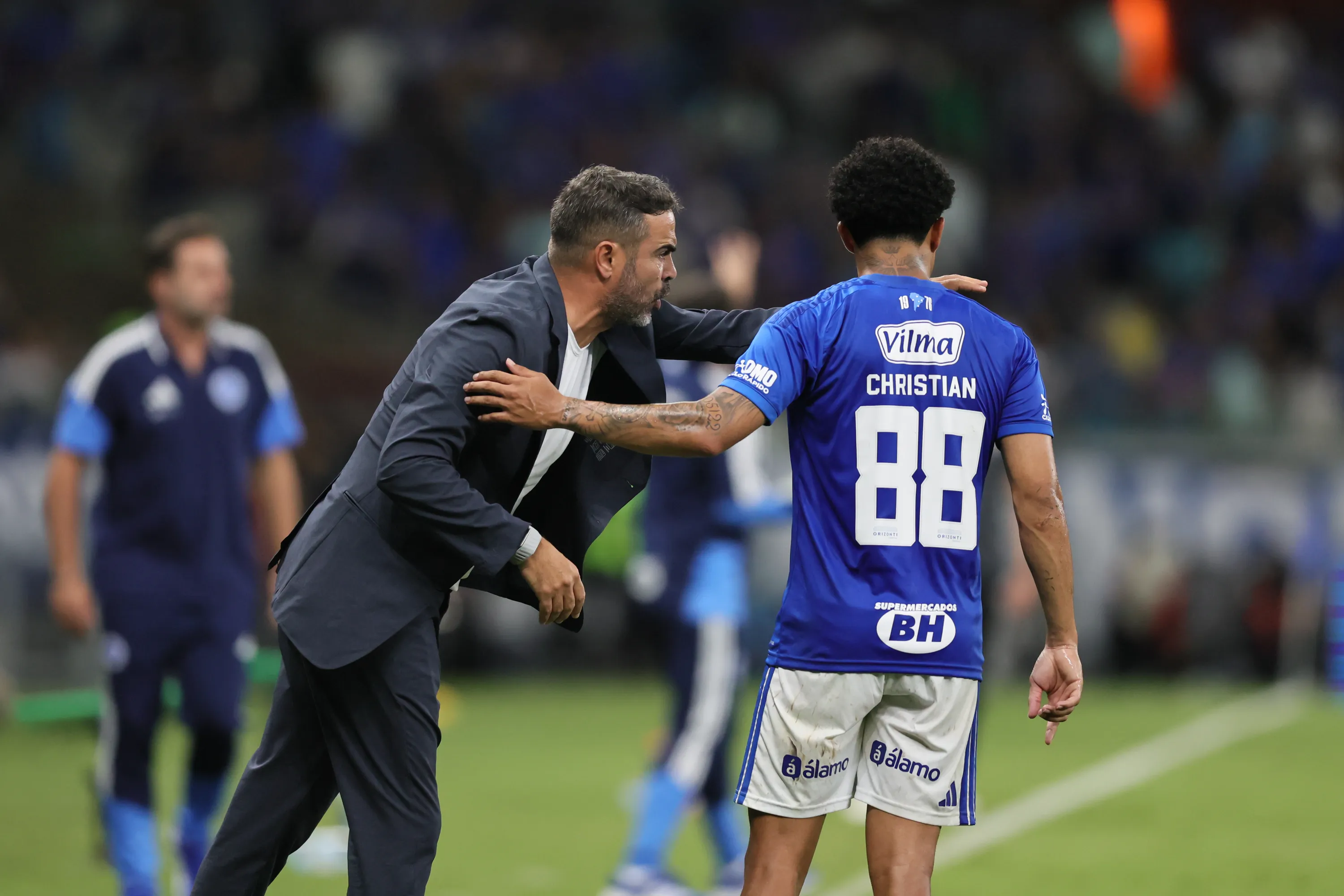 MG – BELO HORIZONTE – 01/04/2026 – BRASILEIRO A 2026, CRUZEIRO X VITORIA – Artur Jorge tecnico do Cruzeiro durante partida contra o Vitoria no estadio Mineirao pelo campeonato Brasileiro A 2026.  Foto: Gilson Lobo/AGIF