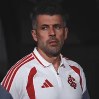 Com surpresas, Pezzolano define escalação contra o Fluminense