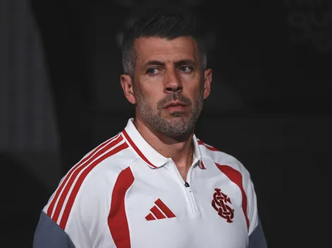 Com surpresas, Pezzolano define escalação contra o Fluminense