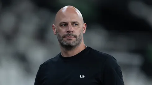 Franclim Carvalho tecnico do Botafogo durante partida contra o Independiente Petrolero no estadio Engenhao pelo campeonato Copa Sul-Americana 2026. Foto: Jorge Rodrigues/AGIF