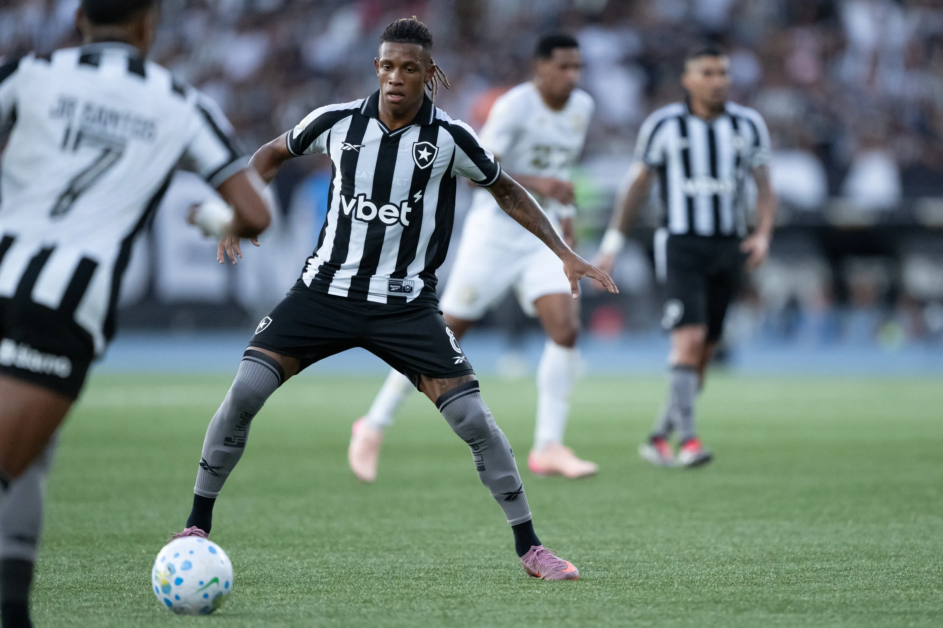 Danilo jogador do Botafogo durante partida contra o Chapecoense no estadio Engenhao pelo campeonato Copa Do Brasil 2026. Foto: Jorge Rodrigues/AGIF