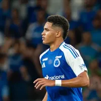 Artur Jorge é avisado que Kauã Prates tem lesão muscular no Cruzeiro