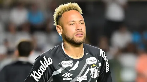 Santos tenta convencer Neymar de ficar no banco contra o Palmeiras.