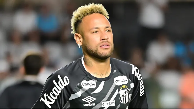 Santos tenta convencer Neymar de ficar no banco contra o Palmeiras.