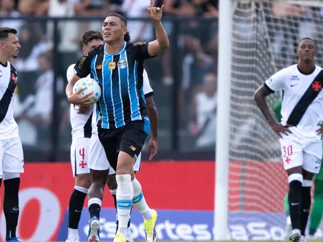 Carlos Vinícius e outros 2 ficam impedidos de sair do Grêmio