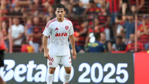 Bernabei jogador do Internacional durante a partida entre Sport e Internacional no Estadio da Ilha do Retiro em Recife (PE), pelo campeonato brasileiro Serie A.
