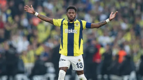 Fred, do Fenerbahçe, gesticula durante a partida da Superliga Turca entre Fenerbahçe e Besiktas, em 4 de maio de 2025, em Istambul, Turquia. (Foto de Ahmad Mora/Getty Images)