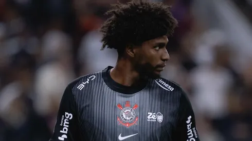 Hugo Souza durante confronto contra o Peñarol na Libertadores de 2026.