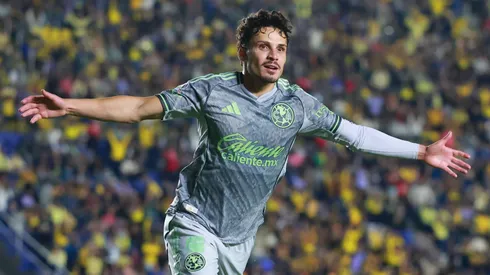 MEXICO CITY, MEXICO – MARCH 15: Raphael Veiga of America celebrates scoring his team's first goal during the 11th round match between America and Mazatlan FC as part of the Torneo Clausura 2026 Liga MX at Estadio Ciudad de los Deportes on March 15, 2026 in Mexico City, Mexico. (Photo by Hector Vivas/Getty Images)