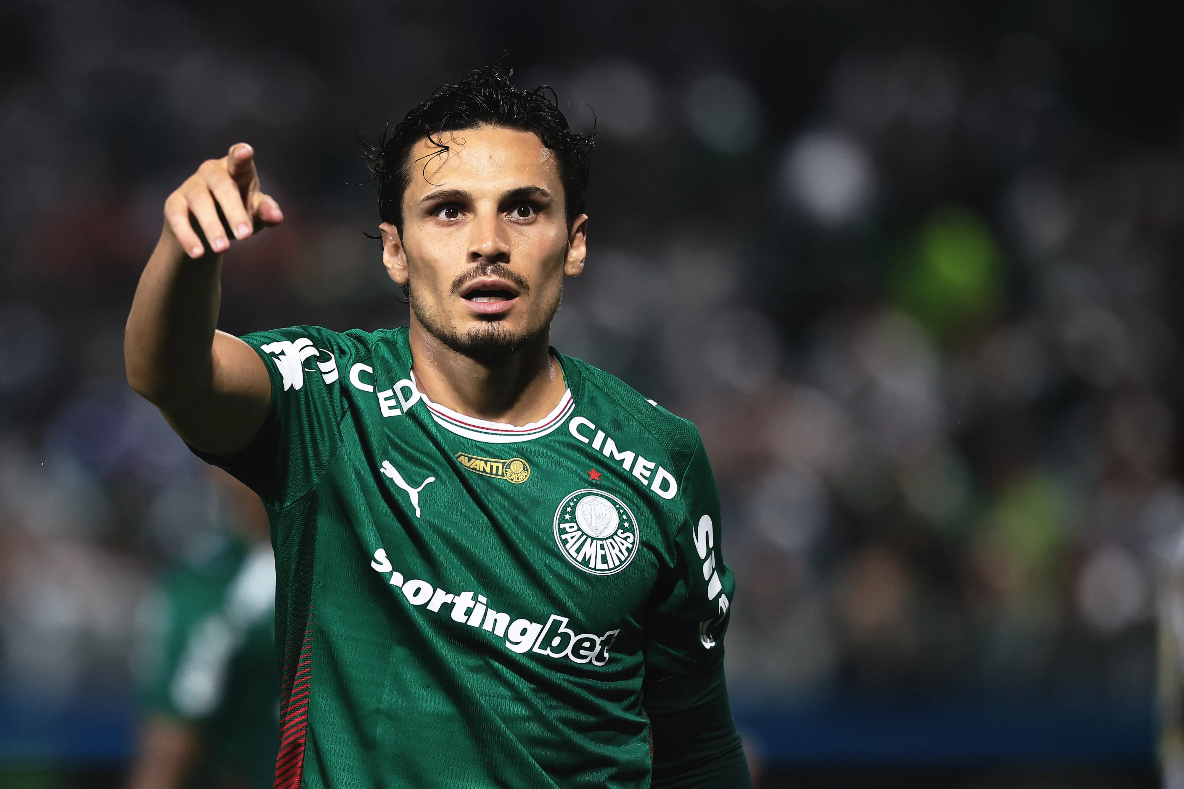 SP – BARUERI – 14/01/2026 – PAULISTA 2026, PALMEIRAS X SANTOS – Raphael Veiga jogador do Palmeiras durante partida contra o Santos no estadio Arena Barueri pelo campeonato Paulista 2026. Foto: Ettore Chiereguini/AGIF