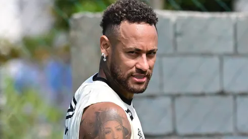 Neymar durante treinamento do Santos.
