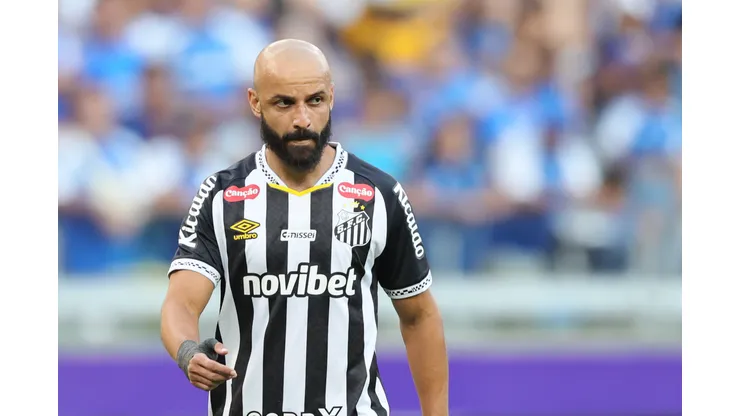 MG - BELO HORIZONTE - 22/03/2026 - BRASILEIRO A 2026, CRUZEIRO X SANTOS - Thaciano jogador do Santos durante partida contra o Cruzeiro no estadio Mineirao pelo campeonato Brasileiro A 2026. Foto: Gilson Lobo/AGIF