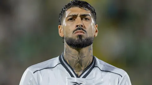 Alexander Barboza durante confronto contra a Chapecoense no Brasileirão de 2026.